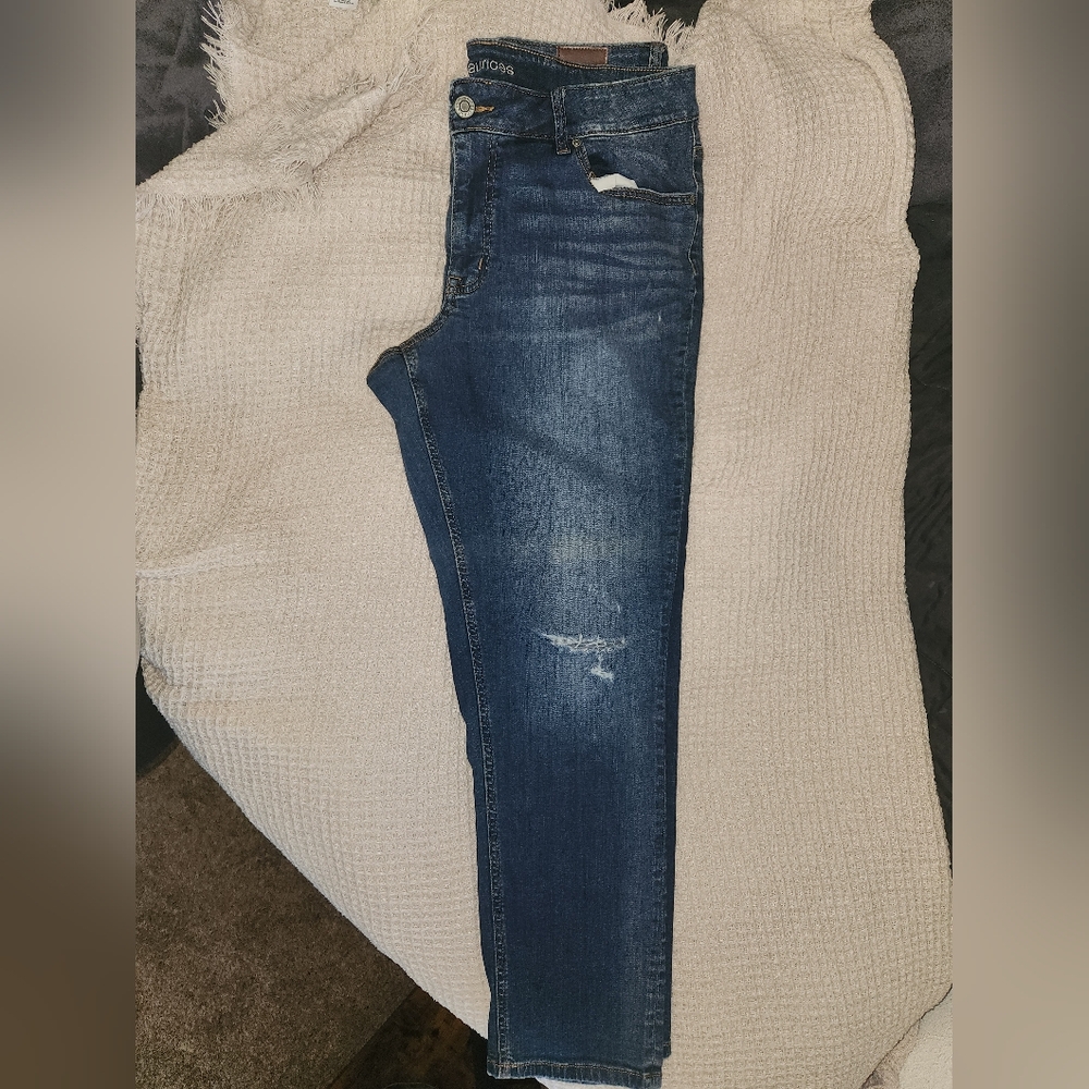 Maurices women's destructed jean size 18